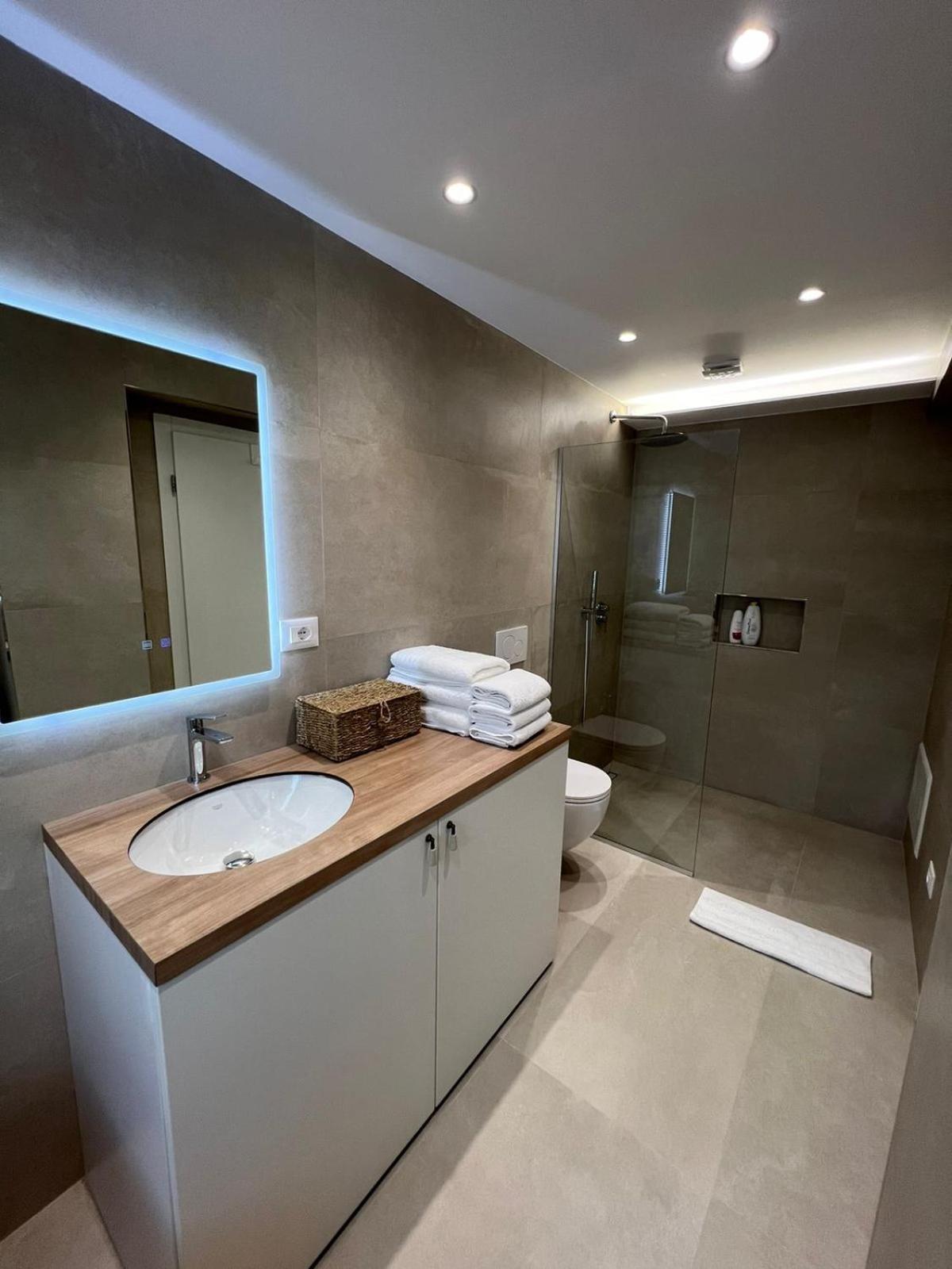 Anna'S Blloku Apartment Тирана Екстер'єр фото